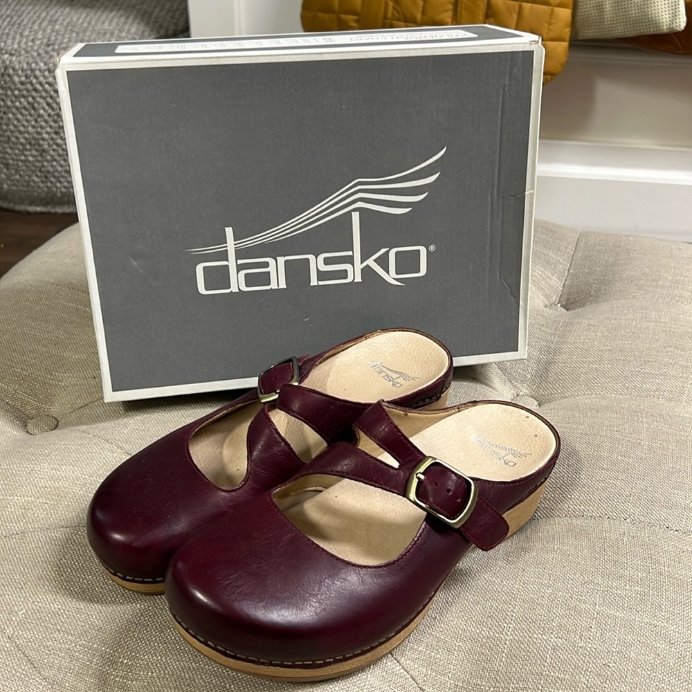 Dansko Britney Wine Waxy Burnished Slip-on Mule Clog Size  39